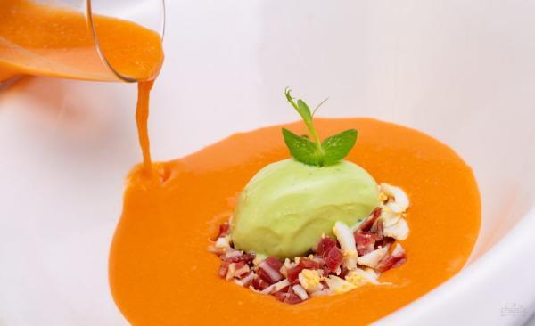 Córdoba style salmorejo (cold tomato soup) with Arbequina Ice Cream / Salmorejo