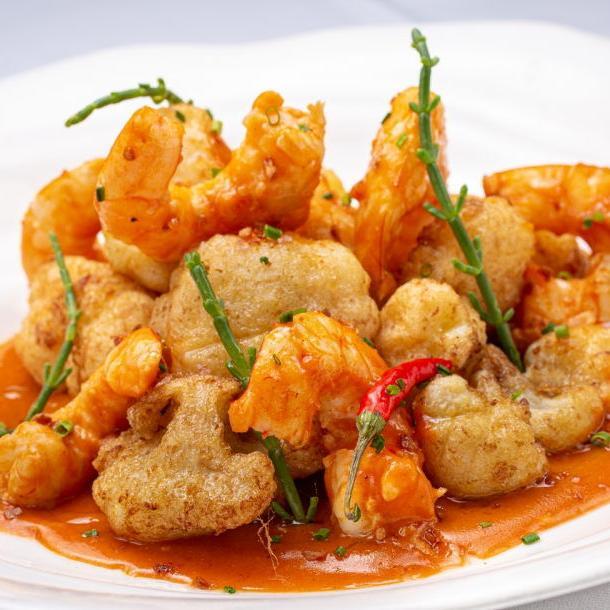 Deep fried cauliflower with shrimps and saffron veolut&eacute;