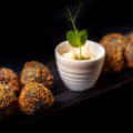 Croquetas de calamar en su tinta con alioli